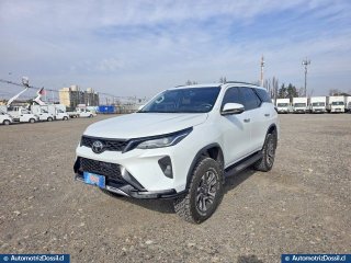 Toyota Fortuner 2.8 SRX AUT año 2025 Top de Linea
